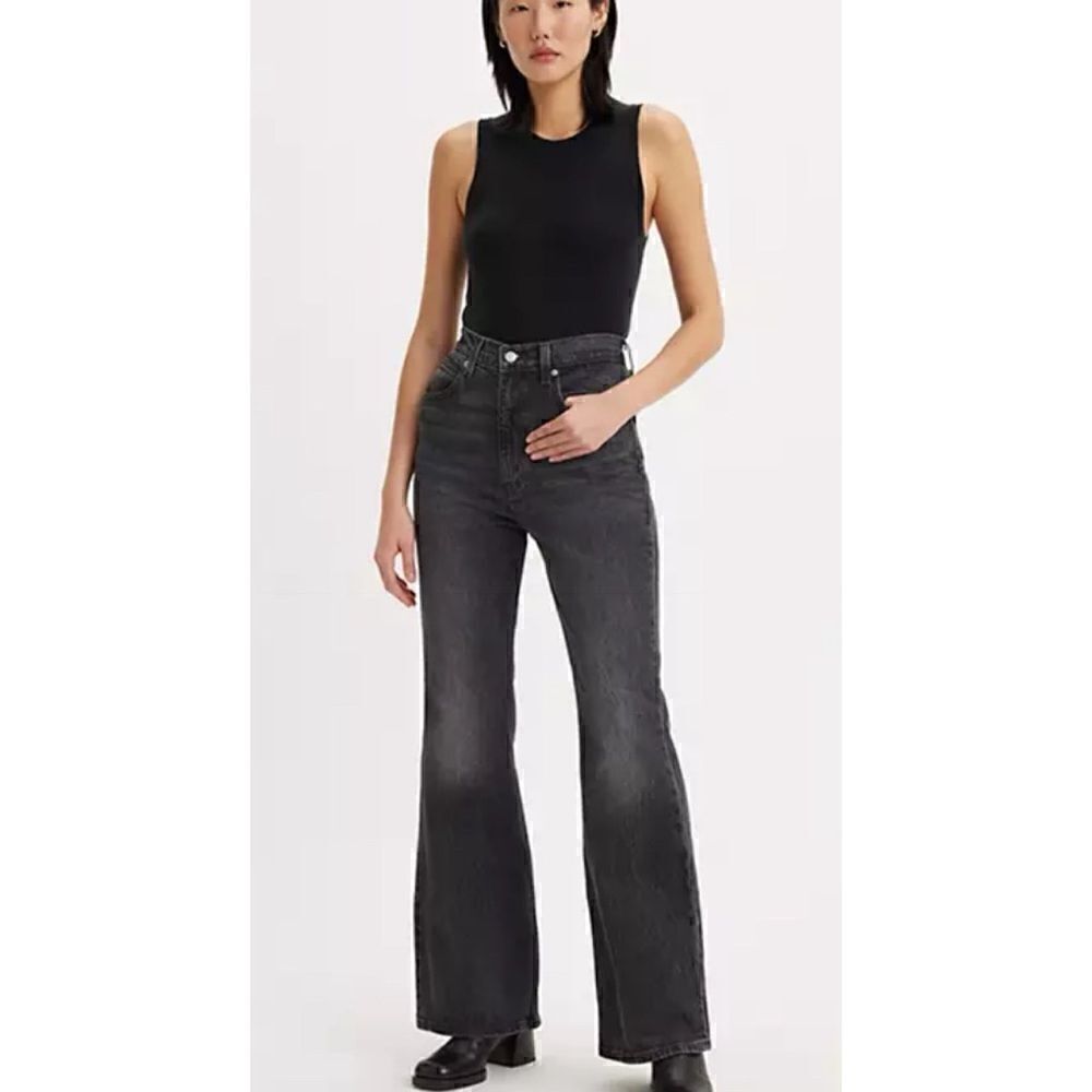 Levi's® Premium
70'S HIGH FLARE WOMEN'S JEANS Size 26 x 32 NWT